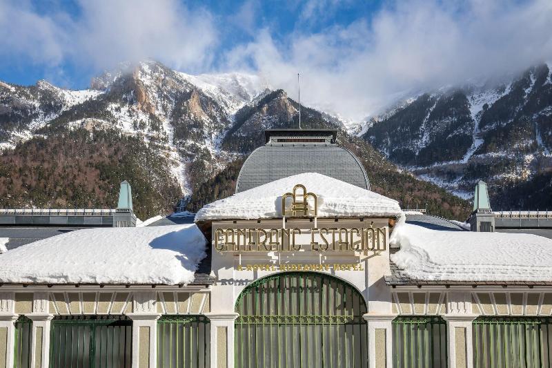 Canfranc Estacion Royal Hideaway Hotel Bagian luar foto