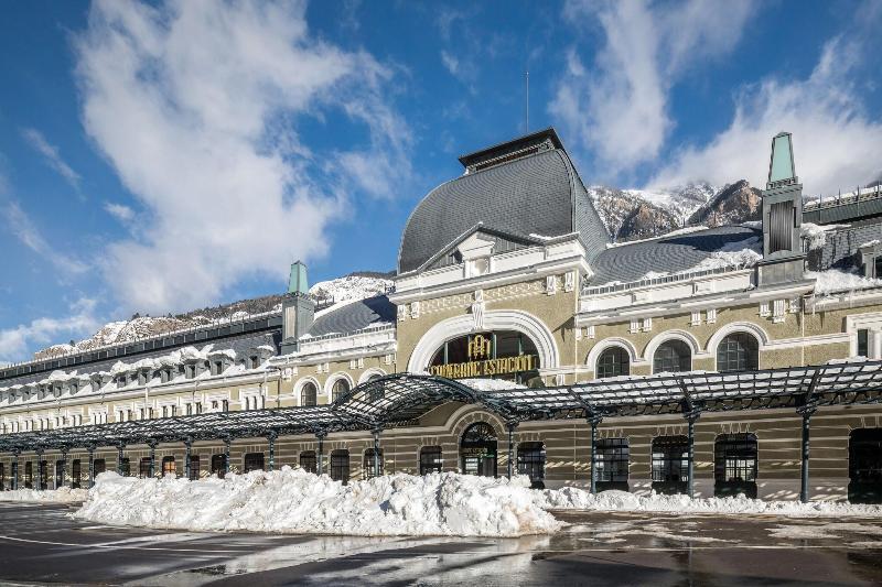 Canfranc Estacion Royal Hideaway Hotel Bagian luar foto
