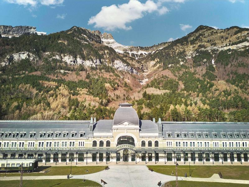 Canfranc Estacion Royal Hideaway Hotel Bagian luar foto