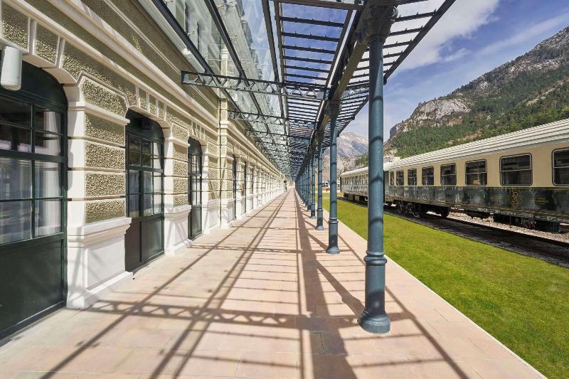 Canfranc Estacion Royal Hideaway Hotel Bagian luar foto